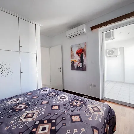 2-bedroom Blue Apartment *